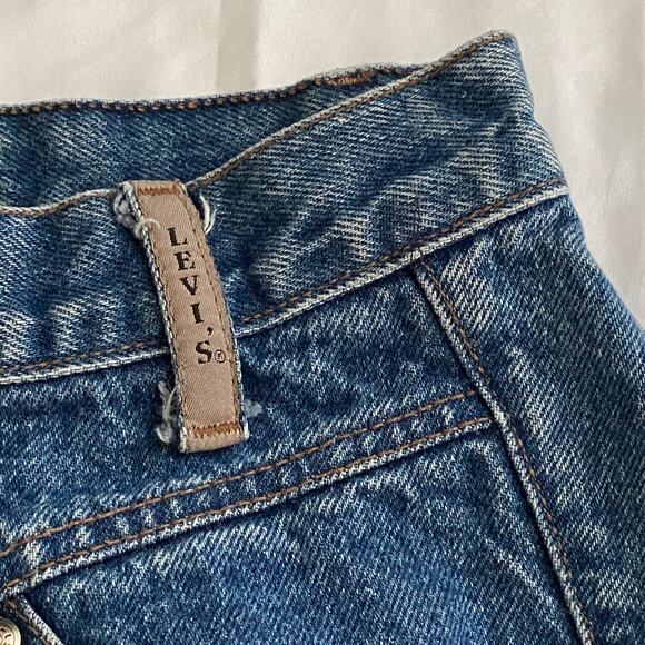 Levis Vintage 900 Series Woman's Size 27 Inch High Waist Double Button Fly Jeans - Picture 13 of 16